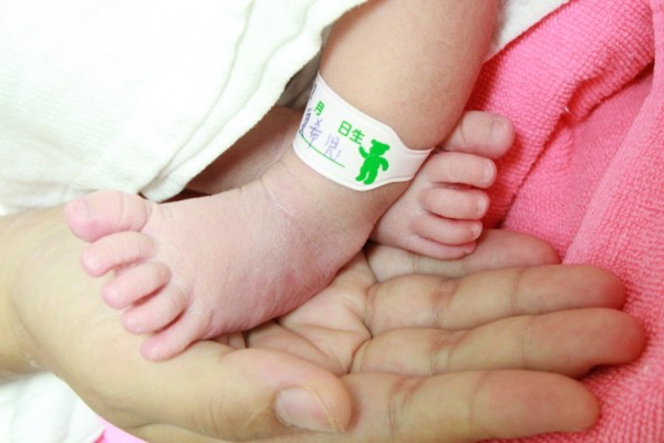 生まれたばかりの赤ちゃんの足！！